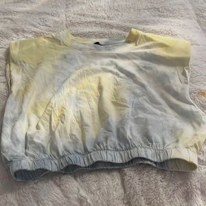 Brand is divided. Size is XS can fit on teenagers. Tye dye yellow white and blue